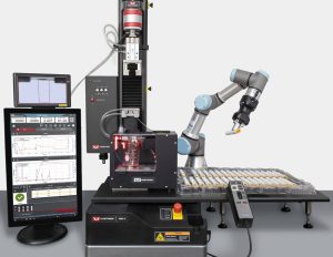 コボットによるオートインジェクターの試験