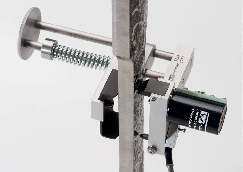 ASTM A370、ISO 6892-1、ISO 3183およびAPI5L：パイプおよびチューブの引張試験
